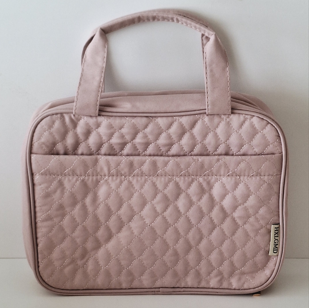 HXLGMD quilted travel case - NWOT